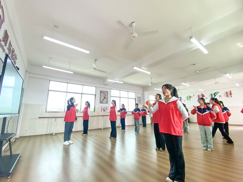多元艺术课程点亮乡村学子成长路——衡阳幼儿师专2025年首赴茶市联合学校开展“艺术童伴”支教帮扶活动