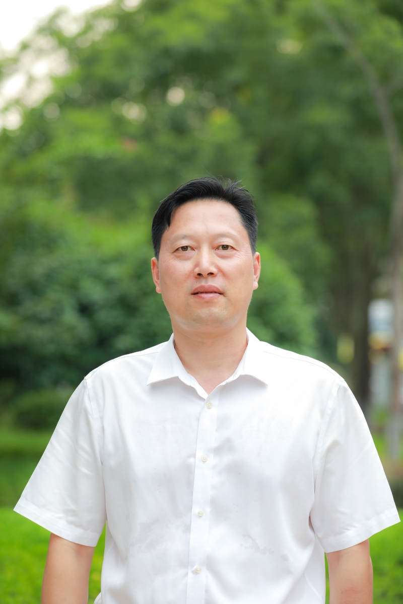 屈清华.jpg