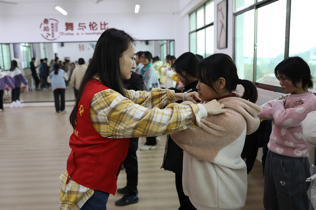 衡阳幼儿师范高等专科学校积极开展“百千万‘艺术童伴’——留守儿童关爱工程”支教帮扶活动